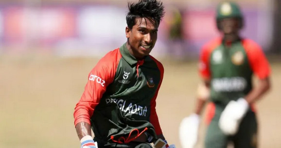 মাত্র ৪৩ বলে ঝড়ো সেঞ্চুরি হাঁকালেন আরিফুল
