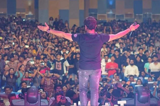 ‘হাম, রাহে ইয়া না রাহে কাল’ গানটি গাওয়ার কিছুক্ষণ পরই মৃত্যুর কোলে ঢলে পড়লেন কেকে