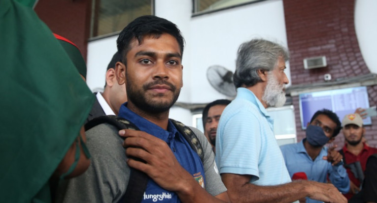 দেশ ছাড়ার আগে আশারবাণী শোনালেন মিরাজ