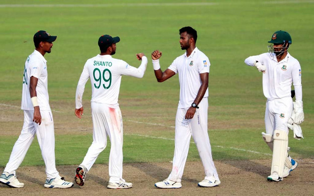 চন্দরপলের ছেলের অসাধারণ ব্যাটিংয়ের পর, ইবাদতের বোলিং ঝলক