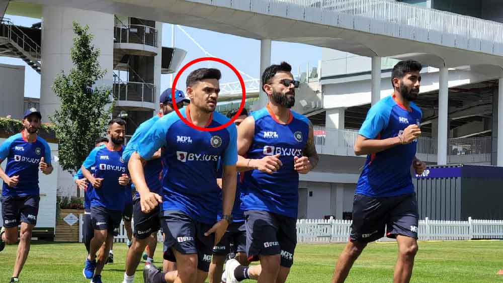 কোহলির পাশে দিব্যি দৌড়চ্ছেন,প্রশ্ন উঠেছে ভারতীয় সমর্থকদের মনে