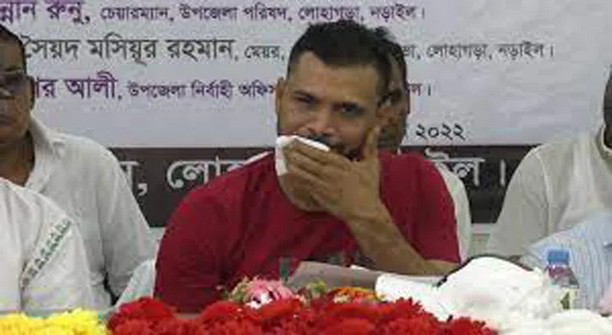 মারাত্মকভাবে ফুলে ওঠা চোখ নিয়ে ছুটে বেড়াচ্ছেন মাশরাফি