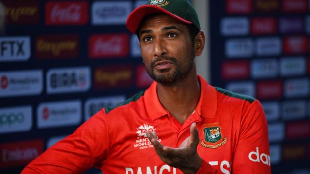 আজ দেশ ছাড়ার আগে দলের বাজে অবস্থা নিয়ে কথা বললেন মাহমুদুল্লাহ