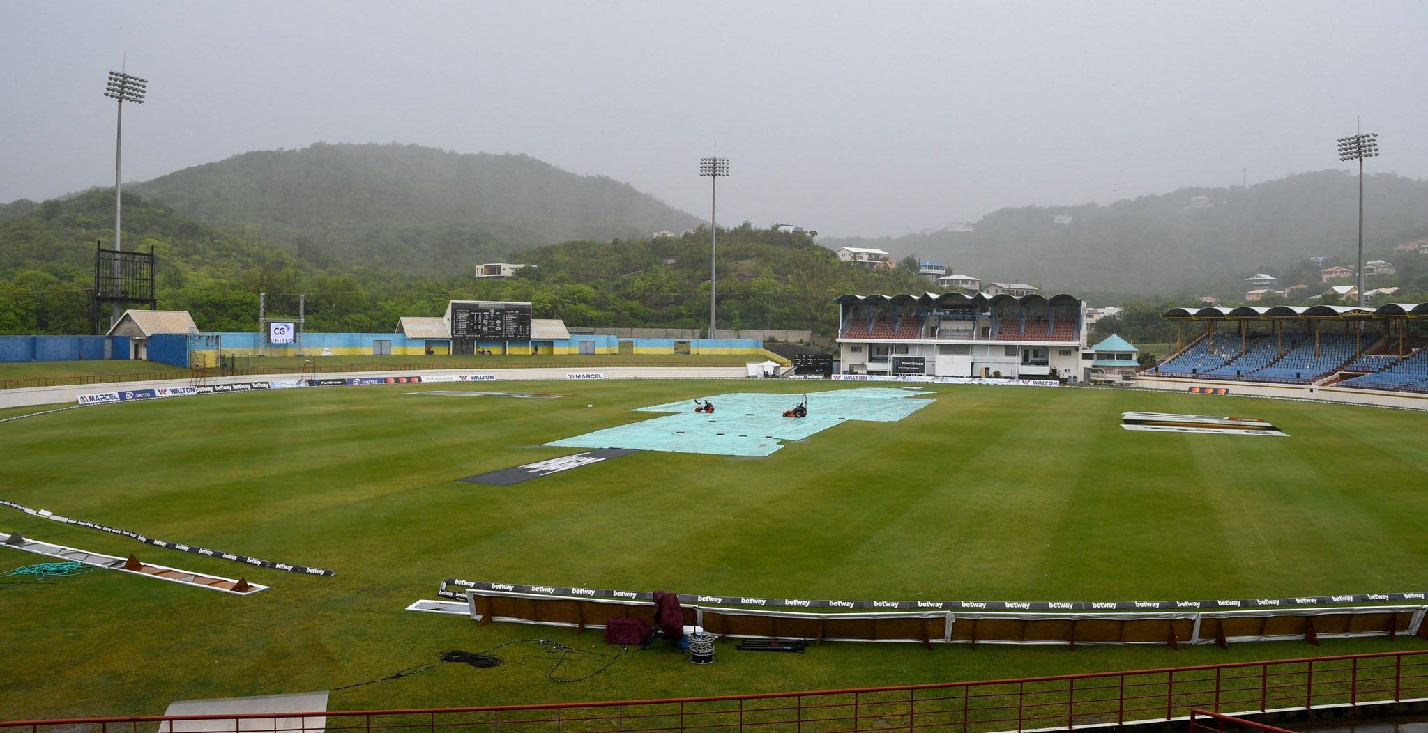থেমেছে বৃষ্টি, শুরু বাংলাদেশের খেলা