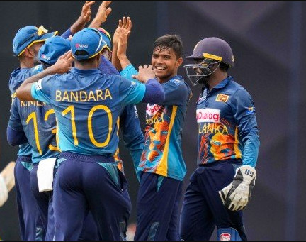 এবারে শ্রীলঙ্কা স্পিননির্ভর হয়ে চ্যালেঞ্জ জানালো অস্ট্রেলিয়াকে