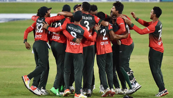 ব্যাটারদের দিকে নয়, শেষ টি-২০ জিততে যাদের প্রতি অগাধ বিশ্বাস মাহমুদউল্লাহর