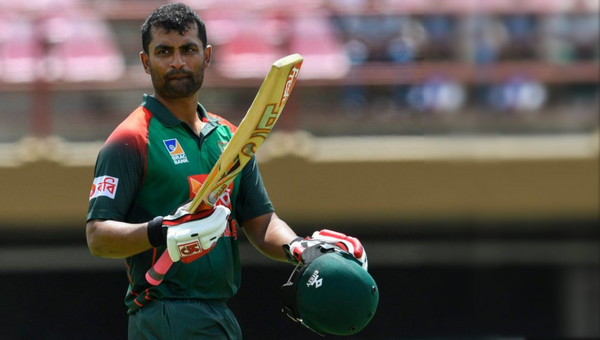 ব্রেকিং নিউজঃ এক বিশাল ছক্কা হাকিয়ে নতুন এক সেঞ্চুরির রেকর্ড গড়লেন তামিম