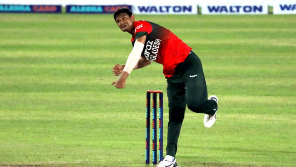 ৯ রান দিয়ে ৩ উইকেট তুলে নেন নাসুম একাই, দেখে নিন সর্বশেষ স্কোর