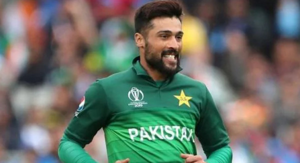 এবার নিজের ঢল নিজে পিটালেন পাক তারকা আমির