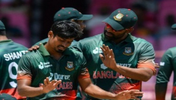 ২৮ রান দিয়ে ৫ উইকেট তুলে নেন তাইজুল, দেখুন সর্বশেষ স্কোর