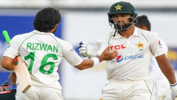 লঙ্কানদের বিপক্ষে ইতিহাস গড়ার পথে এগোচ্ছে পাকিস্তান