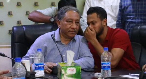 এই মাত্র পাওয়া: বিসিবি বস পাপনের সাথে বৈঠকে বসলেন সাকিব