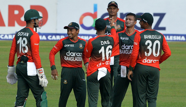 জিম্বাবুয়ে বিপক্ষে দুই তারকা ক্রিকেটারকে বাদ দিয়ে দল ঘোষণা করলো বিসিবি