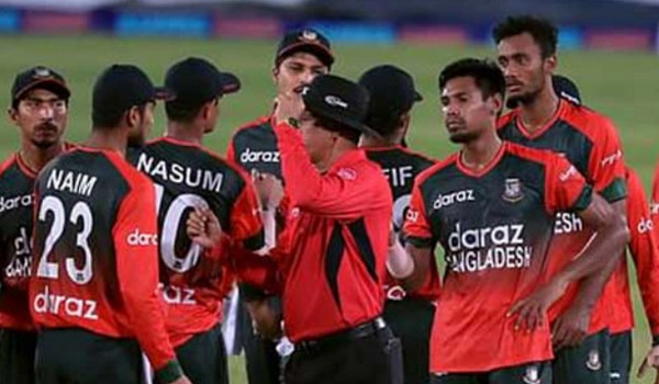 রাতে দেশ ছাড়ছে তিন ক্রিকেটার