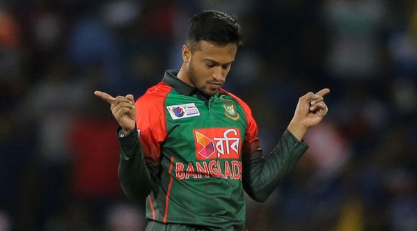 চার-ছক্কা খাওয়ার পরের বলেই উইকেট তুলে নেন বিশ্বসেরা অলরাউন্ডার, দেখে নিন পরিসংখ্যান