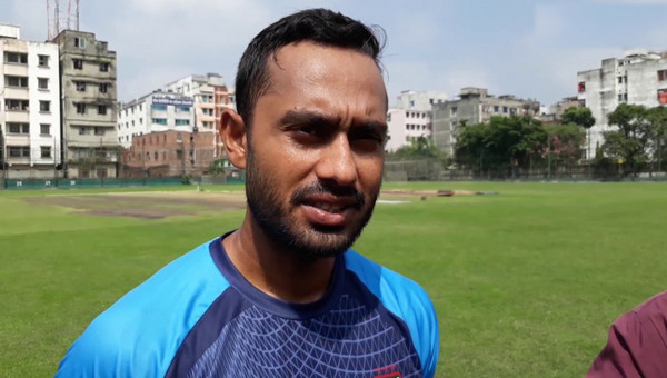 দেশ ছাড়ার আগে সমালোচকদের কড়া জাবাব দিলেন মিঠুন