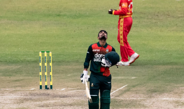 ক্রিকেটের নিয়ম অনুযায়ী আউট না হয়েও মাঠ ছাড়তে হয়েছে লিটনকে