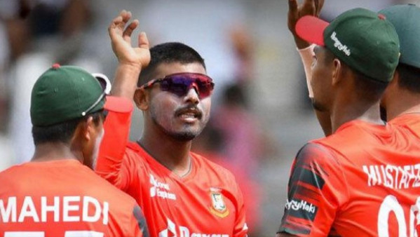 মোসাদ্দেকের ঘূর্ণিতে ৩ ইকেট তুলে নিল বাংলাদেশ, দেখে নিন সর্বশেষ স্কোর