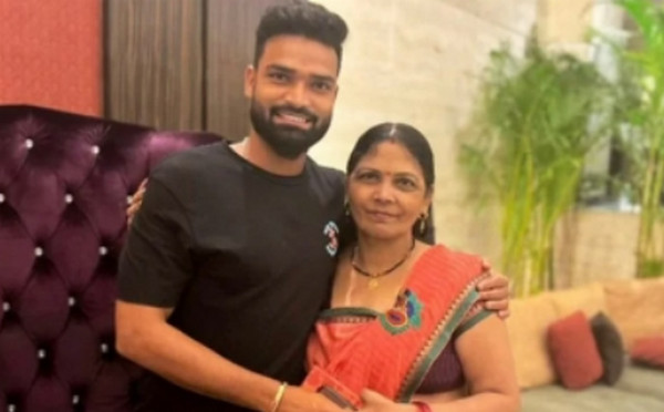 বাড়ি ছাড়ার ১১১ মাস পর মায়ের কাছে ফিরলেন ভারতীয় ক্রিকেটার