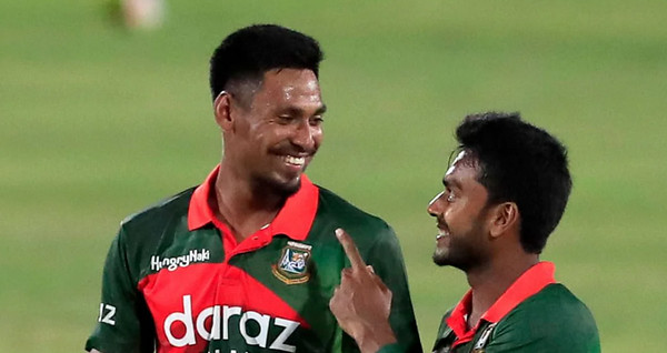 মুস্তাফিজের বোলিং তাণ্ডবে প্রথম ওভারই উইকেট হারল জিম্বাবুয়ে, দেখুন সর্বশেষ স্কোর