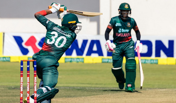 ৪৭ ওভার শেষে দেখে নিন সর্বশেষ স্কোর