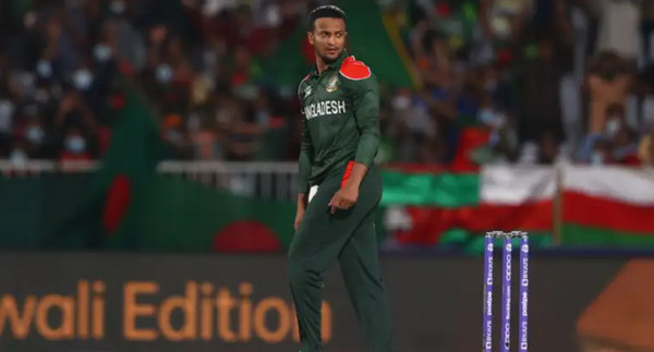 "তরুণ প্রজন্মকে ভুল পথে নিচ্ছে সাকিব"