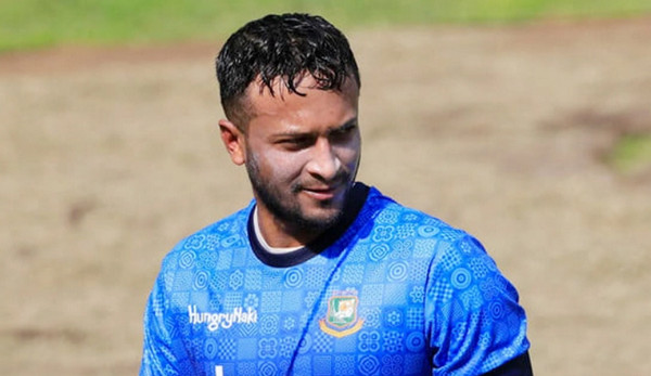 দেশে ফিরেই প্রথমে সেই কাজটি করলেন সাকিব