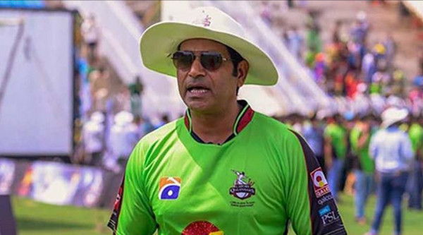 ভারতের সাথে পাকিস্তান ক্রিকেট দলের পার্থক্য খুঁজে দিলেন আকিব
