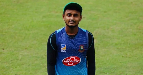 অবাক ক্রিকেট বিশ্বঃ ব্যাটিং তাণ্ডবে দুর্দান্ত সেঞ্চুরি হাঁকালেন লেগস্পিনার বিপ্লব