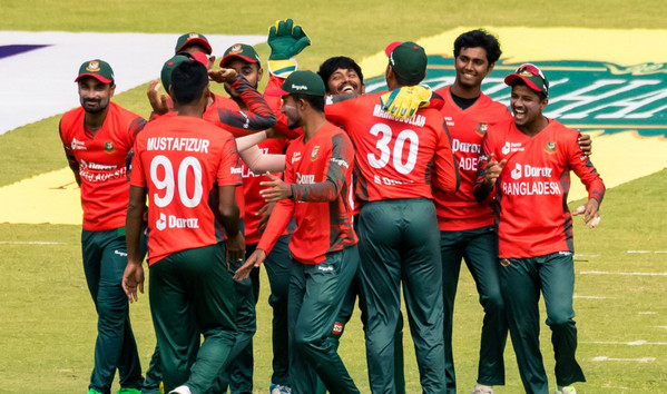 প্রস্তুতি ম্যাচে সবুজ দলের সামনে লাল দলের বিশাল রানের লক্ষ্য