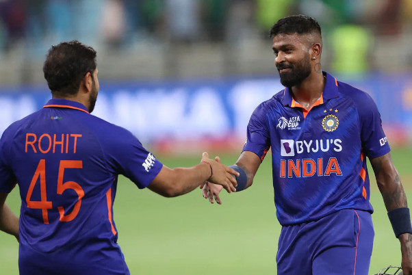 পাকিস্তানকে হারিয়ে হার্দিককে নিয়ে অদ্ভুদ মন্তব্য রোহিতের