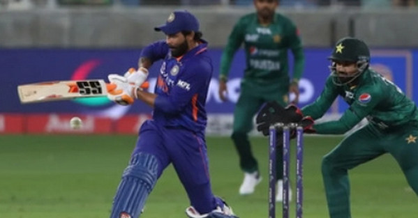রুদ্ধশ্বাস লড়াইয়ে শেষ ওভারে পাকিস্তানের বিপক্ষে মধুর প্রতিশোধ নিলো ভারত