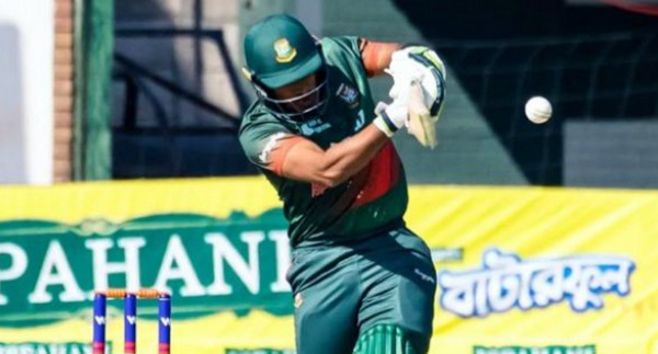 ৮ ওভার শেষে দেখে নিন সর্বশেষ স্কোর