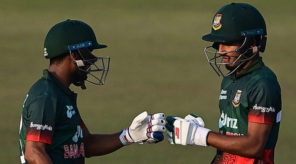 ১৫ ওভার শেষে দেখে নিন সর্বশেষ স্কোর