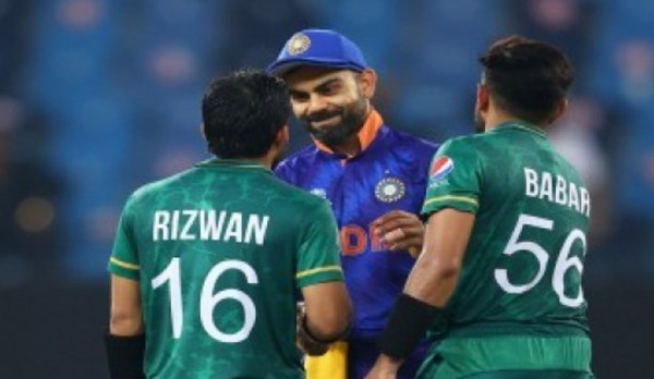 পাকিস্তানের কাছে ম্যাচ হারার পরে বাবরদের নিয়ে সত্যটা ফাঁস করল কোহলি