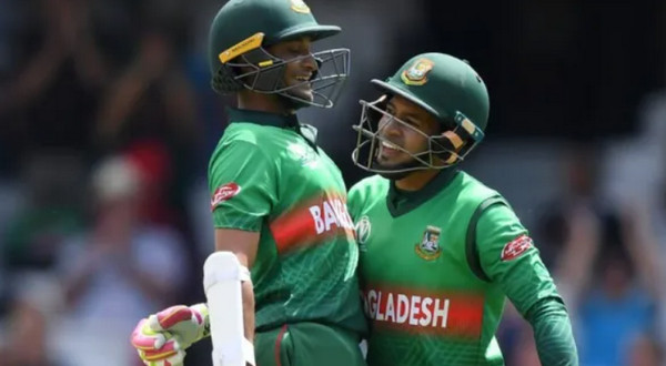 মুশফিকের হঠাৎ অবসর নিয়ে যা বললেন দলপতি সাকিব আল হাসান