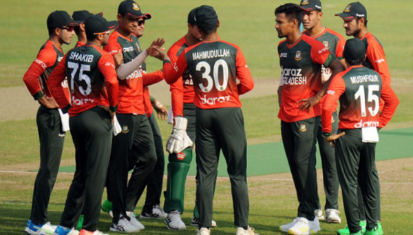 চমক দিয়ে ত্রিদেশীয় সিরিজ ও টি-২০ বিশ্বকাপের জন্য বাংলাদেশের ১৫ সদস্যের দল ঘোষণা