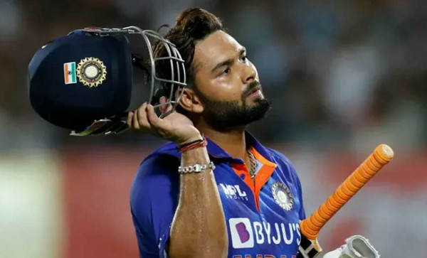 হটাৎ সামাজিক যোগাযোগ মাধ্যমে পন্থের সমালোচনার ঝড়