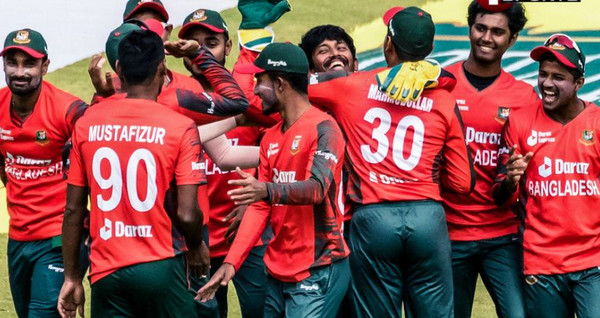 "তাদের দলে এখন অনেক হার্ড হিটার রয়েছে, বলে বলে ছয় আর ছয়"