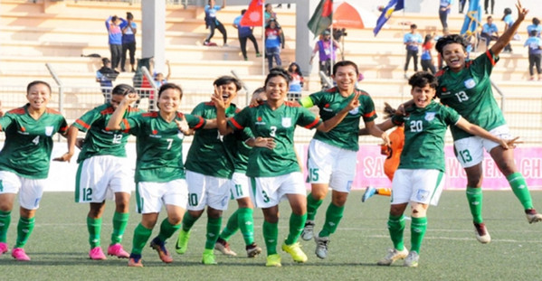 গোল গোল গোলঃ প্রথমার্ধ শেষে ফাইনালের পথে এগিয়ে বাংলাদেশ
