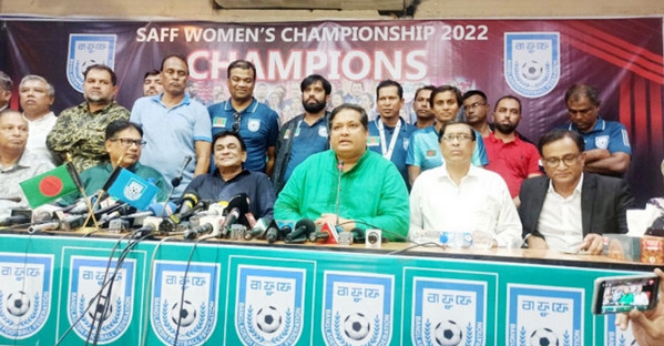 কোচ ছোটন-সাবিনাকে বসতে না দেওয়ায় নতুন সমালোচনার ঝড়