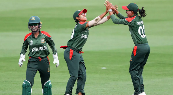 সানজিদার বোলিং তাণ্ডবে দিশেহারা থাইল্যান্ড, দেখুন সর্বশেষ স্কোর