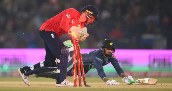 চরম লড়াইয়ের মধ্যে শেষ হল পাকিস্তান-ইংল্যান্ডের ঐতিহাসিক সিরিজ, জেনে নিন ফলাফল
