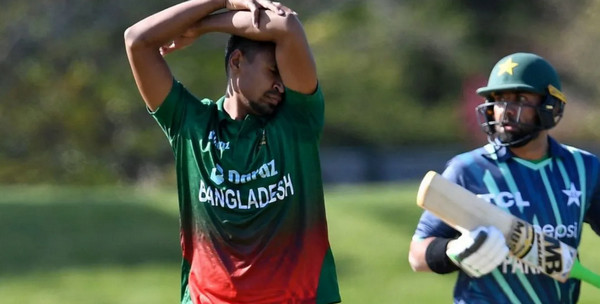 অবিশ্বাস্য হলেও সত্যঃ মুস্তাফিজ এখন জাতীয় খাবার ‘ইলিশ মাছ’