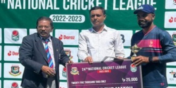 চরম উত্তেজনায় শেষ হল ঢাকা বনাম খুলনার ম্যাচ, জেনে নিন ফলাফল