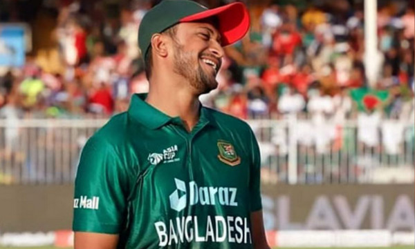 দলের সাথে না, যে বিশেষ কারনে একদিন আগেই অস্ট্রেলিয়া যাচ্ছেন সাকিব
