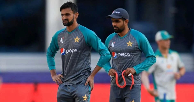 বাবর আজমের সাথে নিজের সম্পর্ক নিয়ে খোলামেলা কথা বললেন মালিক