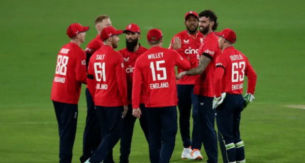 টি-২০ বিশ্বকাপে অলরাউন্ডারে বাজিমাত ইংল্যান্ডের