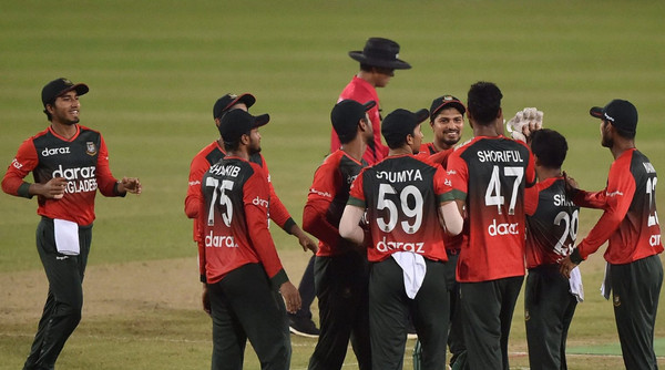 টানা ৩ উইকেট তুলে নিল বাংলাদেশ, দেখুন সর্বশেষ স্কোর