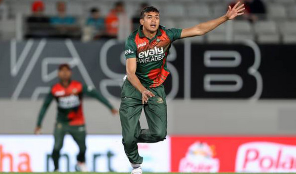 আউট আউট আউটঃ দুর্দান্ত বোলিংয়ে প্রথম উইকেট তুলে নিল বাংলাদেশ, দেখুন সর্বশেষ স্কোর